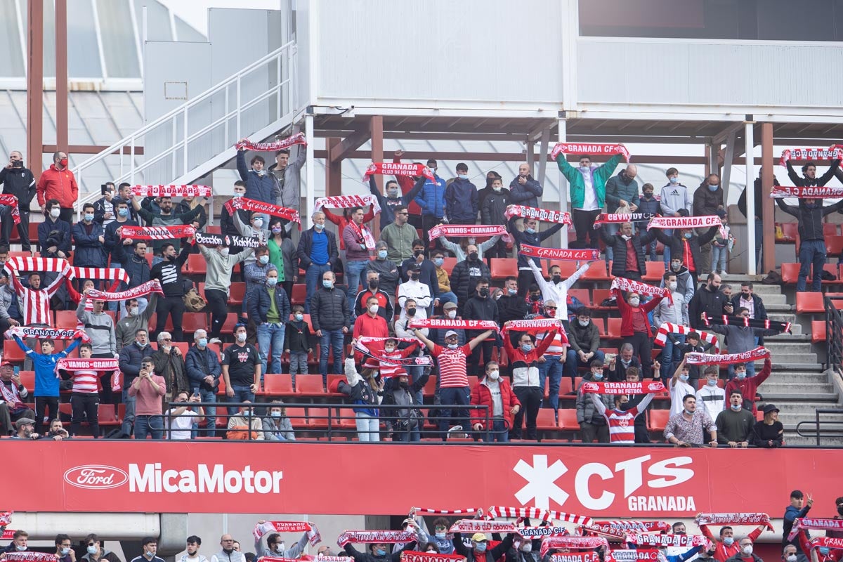 Fotos: Encuéntrate en la grada de Los Cármenes en el Granada-Villarreal