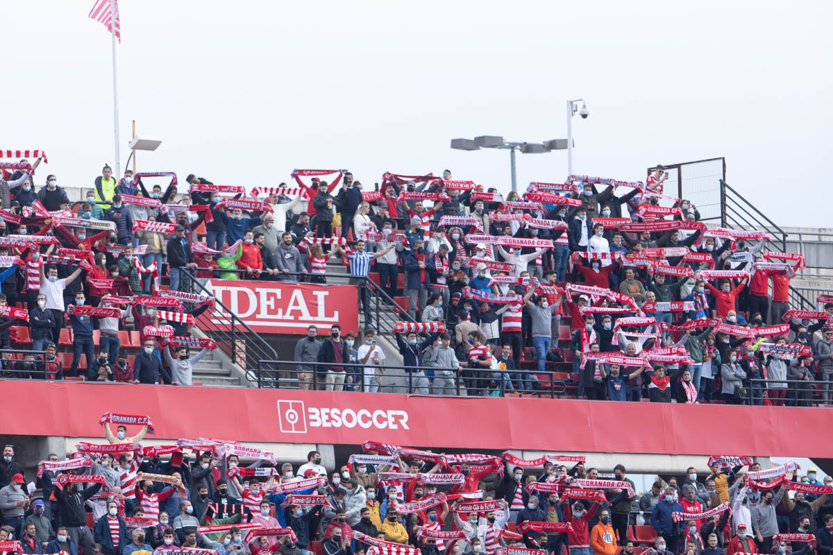 Fotos: Encuéntrate en la grada de Los Cármenes en el Granada-Villarreal