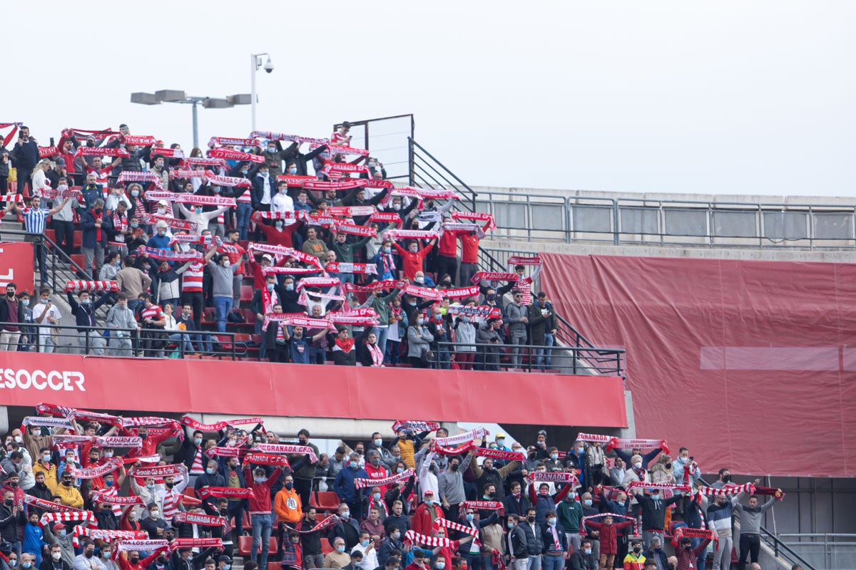 Fotos: Encuéntrate en la grada de Los Cármenes en el Granada-Villarreal