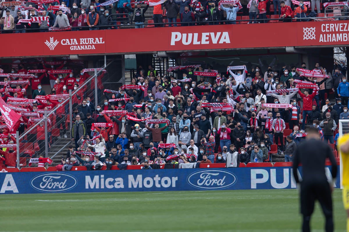Fotos: Encuéntrate en la grada de Los Cármenes en el Granada-Villarreal