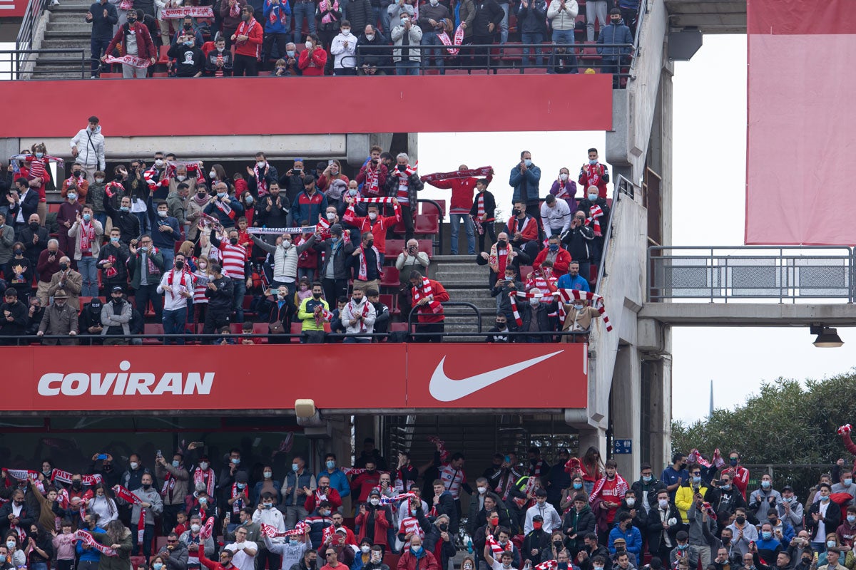 Fotos: Encuéntrate en la grada de Los Cármenes en el Granada-Villarreal