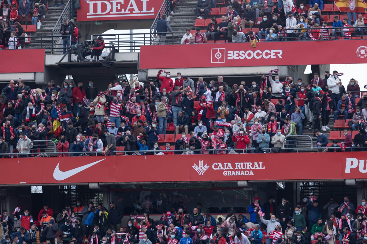 Fotos: Encuéntrate en la grada de Los Cármenes en el Granada-Villarreal