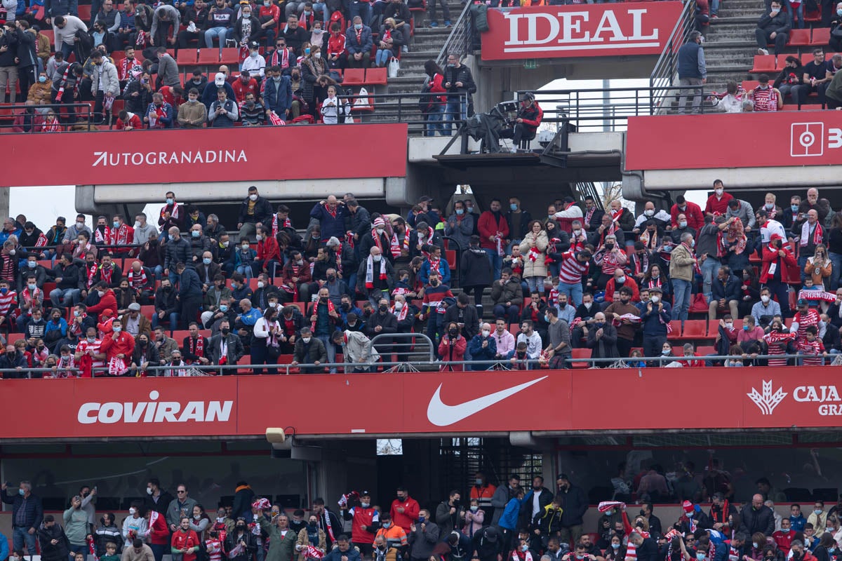 Fotos: Encuéntrate en la grada de Los Cármenes en el Granada-Villarreal