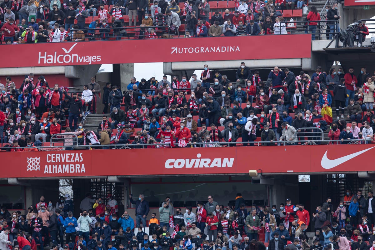 Fotos: Encuéntrate en la grada de Los Cármenes en el Granada-Villarreal