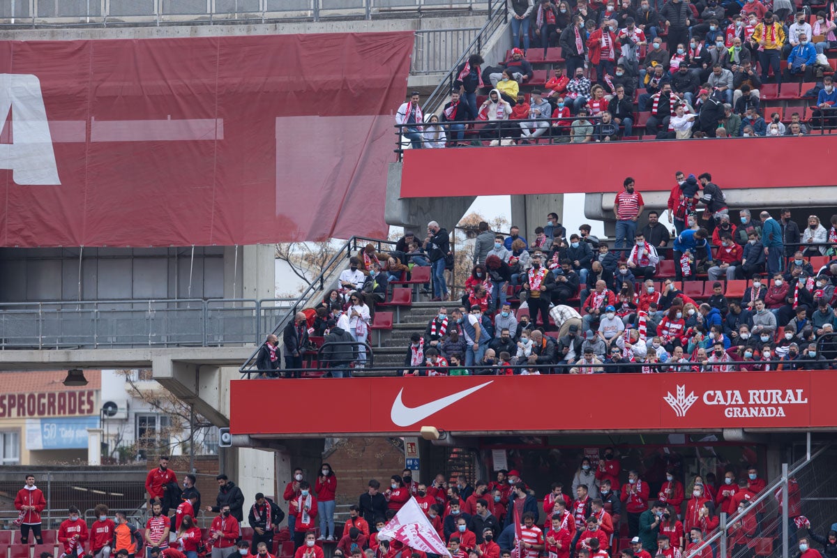 Fotos: Encuéntrate en la grada de Los Cármenes en el Granada-Villarreal