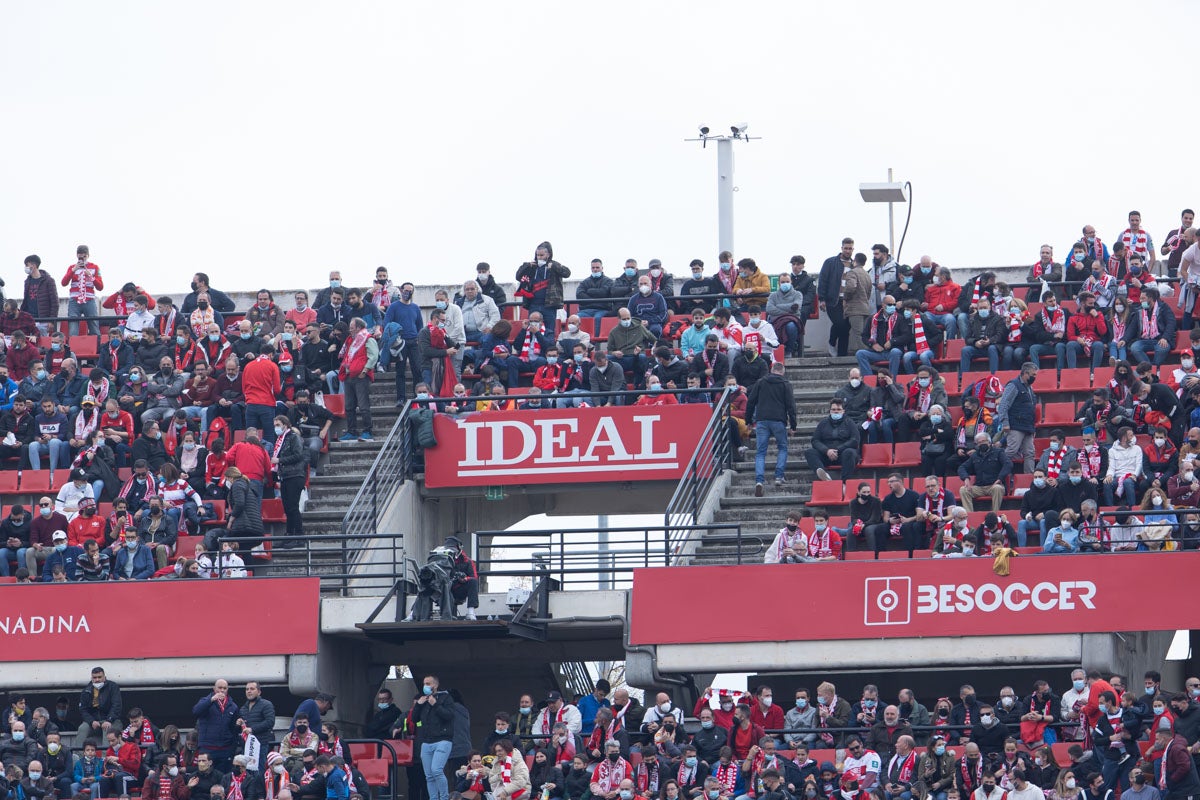 Fotos: Encuéntrate en la grada de Los Cármenes en el Granada-Villarreal