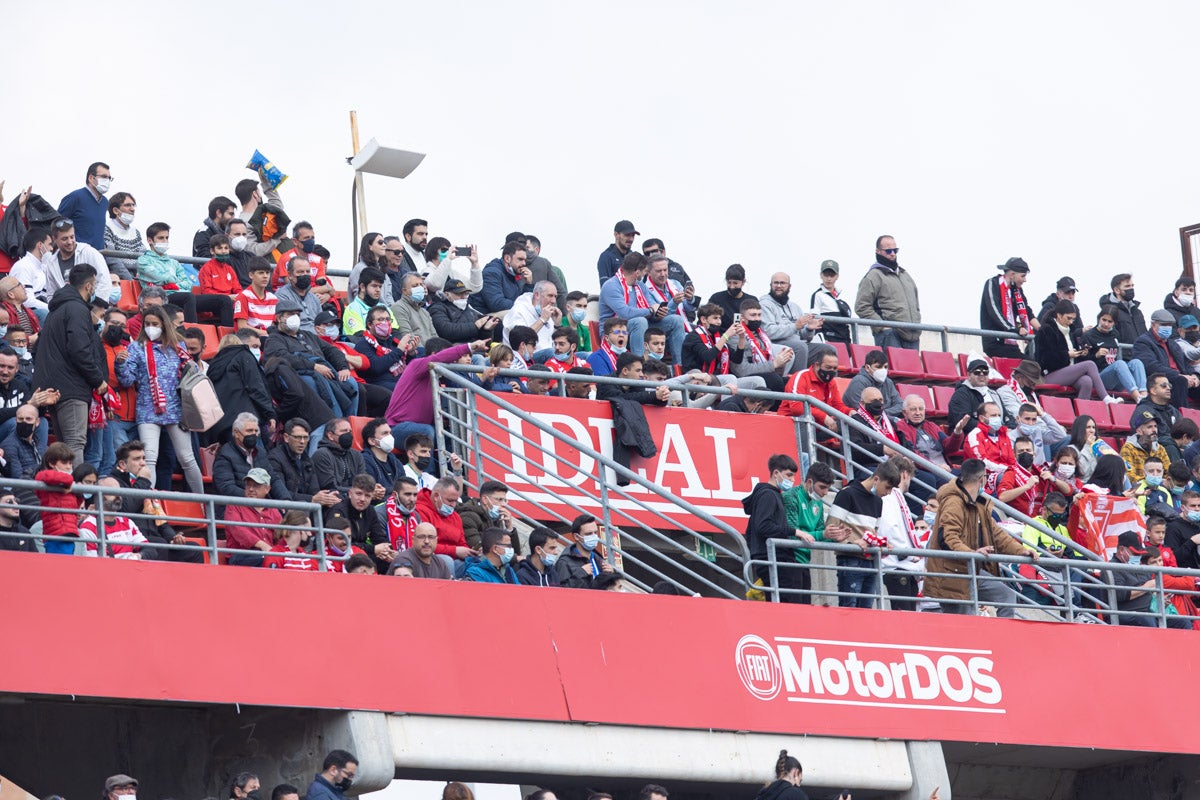 Fotos: Encuéntrate en la grada de Los Cármenes en el Granada-Villarreal