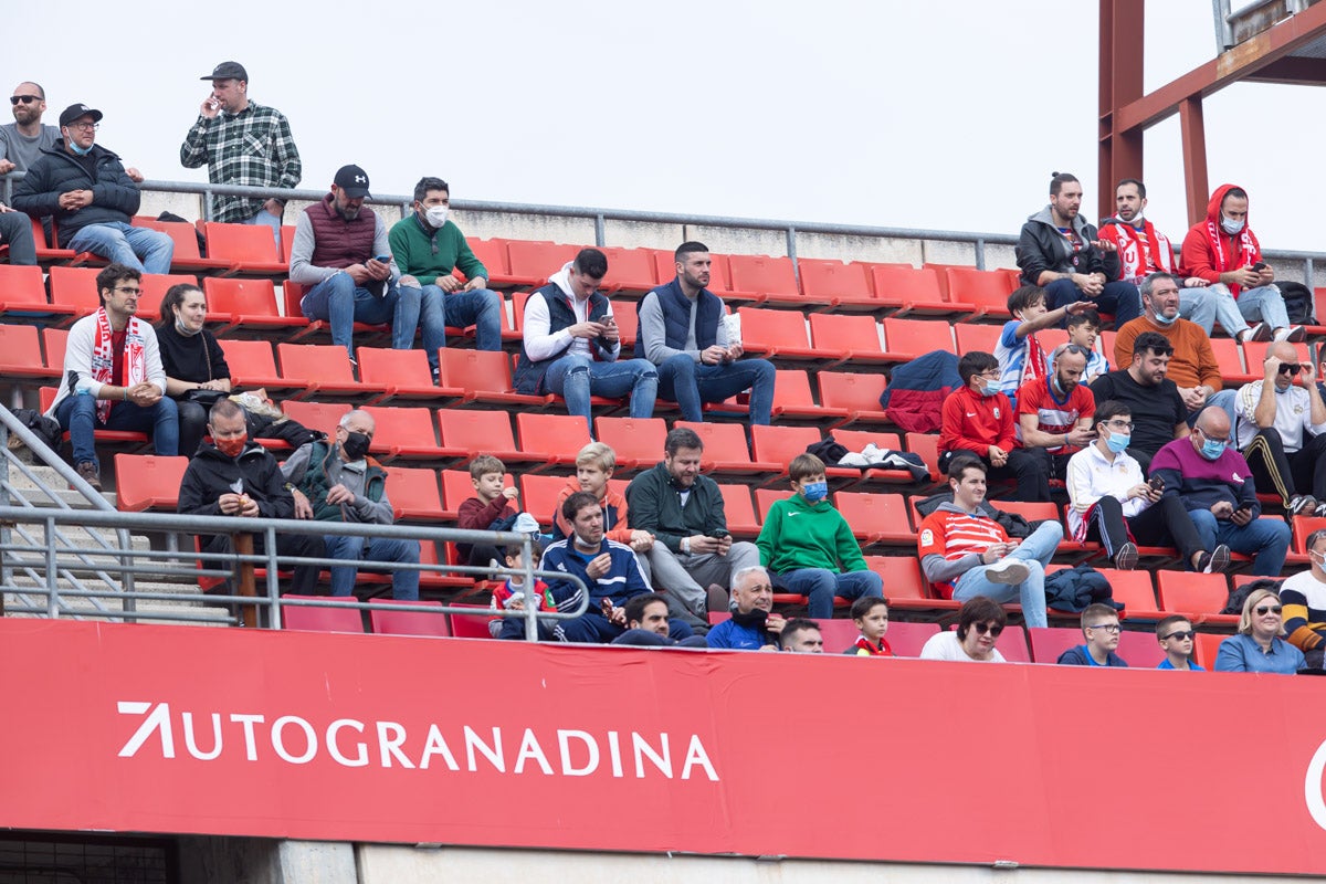 Fotos: Encuéntrate en la grada de Los Cármenes en el Granada-Villarreal