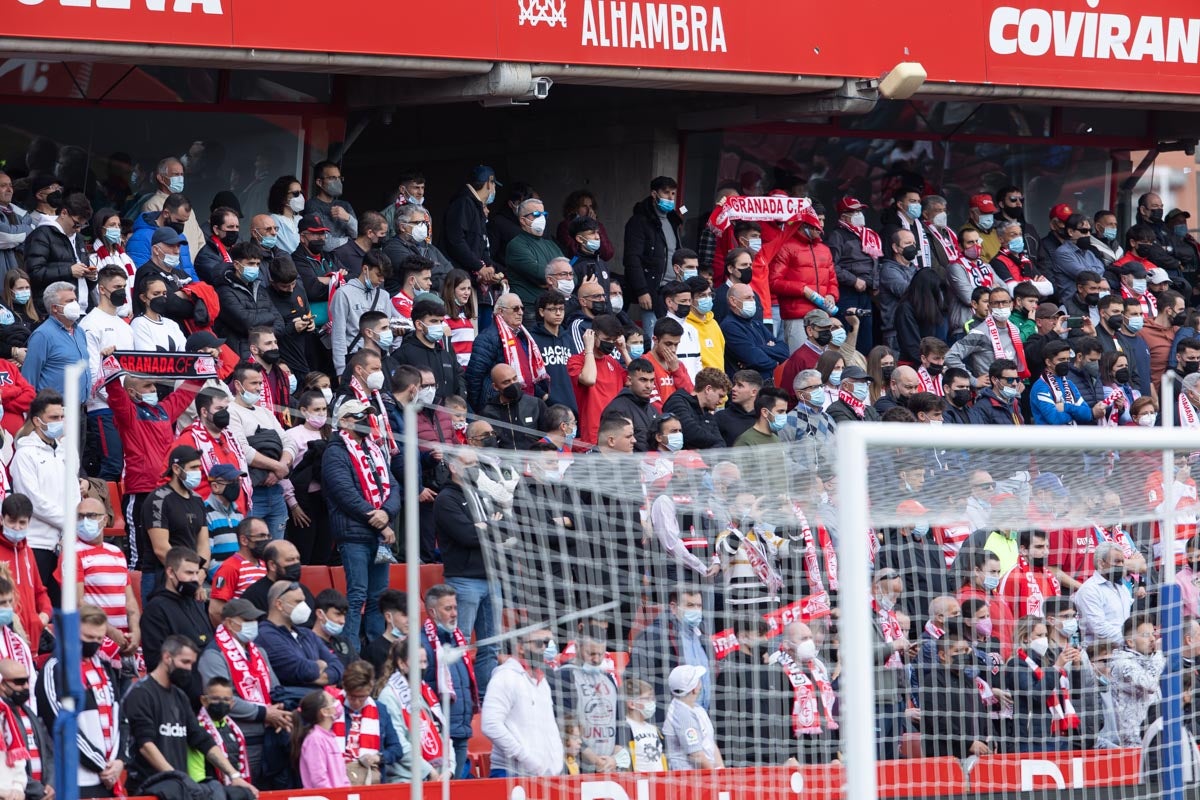 Fotos: Encuéntrate en la grada de Los Cármenes en el Granada-Villarreal