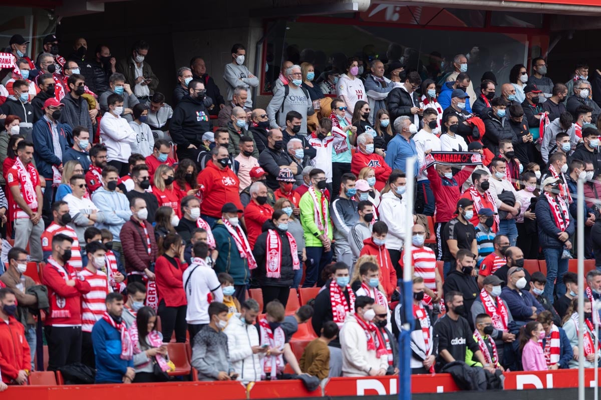 Fotos: Encuéntrate en la grada de Los Cármenes en el Granada-Villarreal