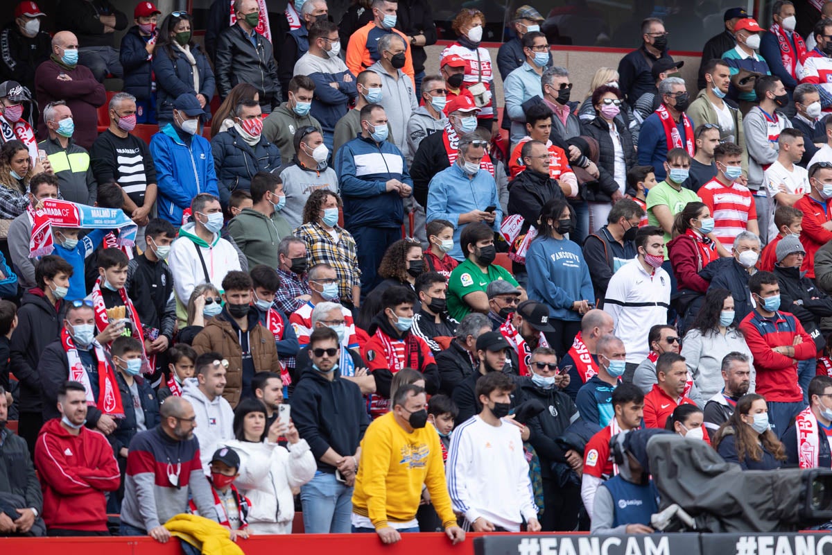 Fotos: Encuéntrate en la grada de Los Cármenes en el Granada-Villarreal