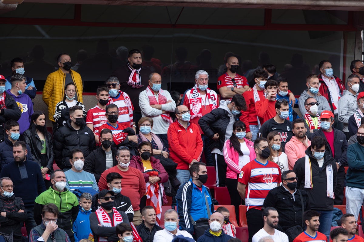 Fotos: Encuéntrate en la grada de Los Cármenes en el Granada-Villarreal