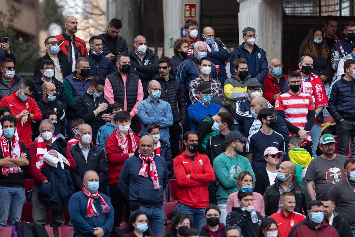 Fotos: Encuéntrate en la grada de Los Cármenes en el Granada-Villarreal