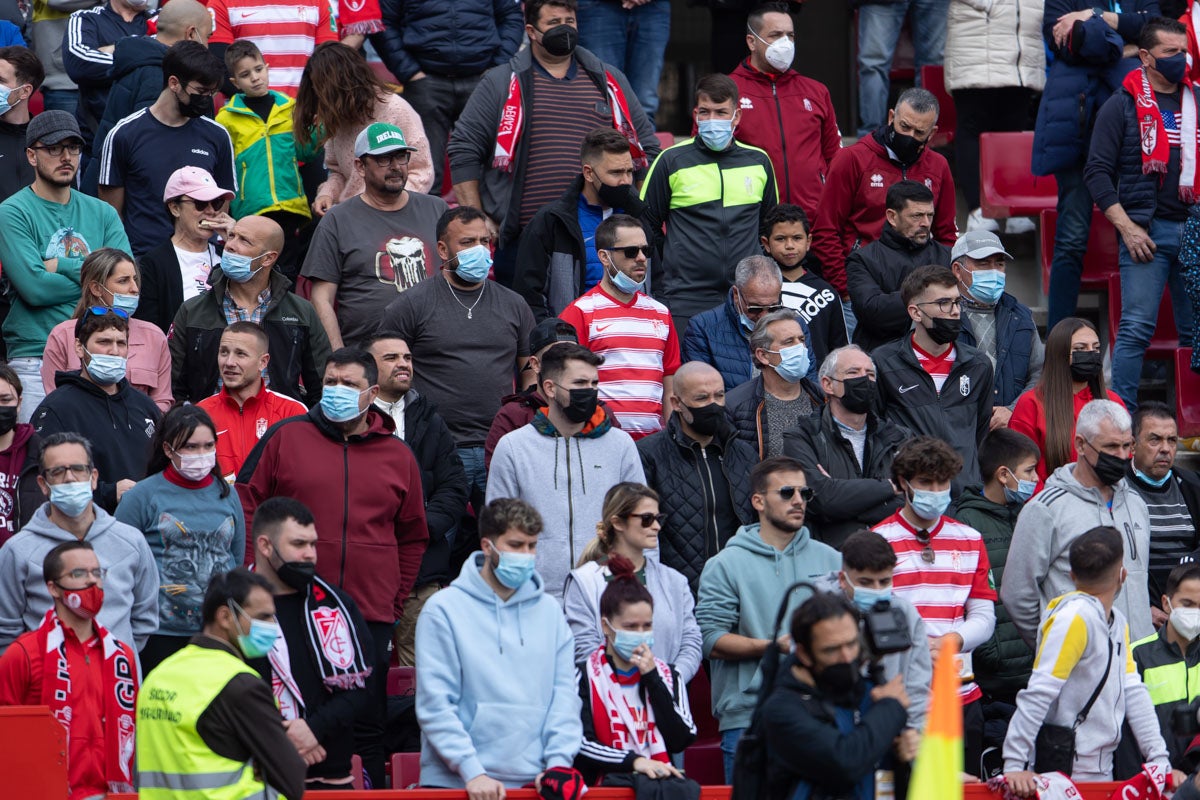 Fotos: Encuéntrate en la grada de Los Cármenes en el Granada-Villarreal