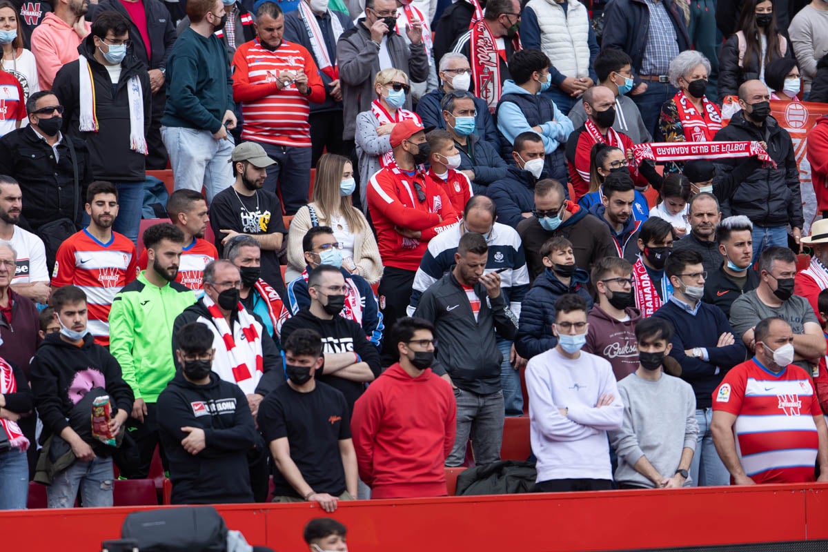 Fotos: Encuéntrate en la grada de Los Cármenes en el Granada-Villarreal