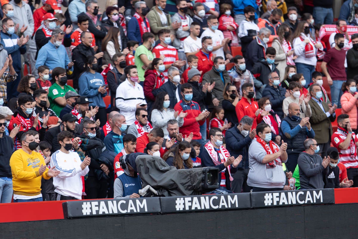 Fotos: Encuéntrate en la grada de Los Cármenes en el Granada-Villarreal