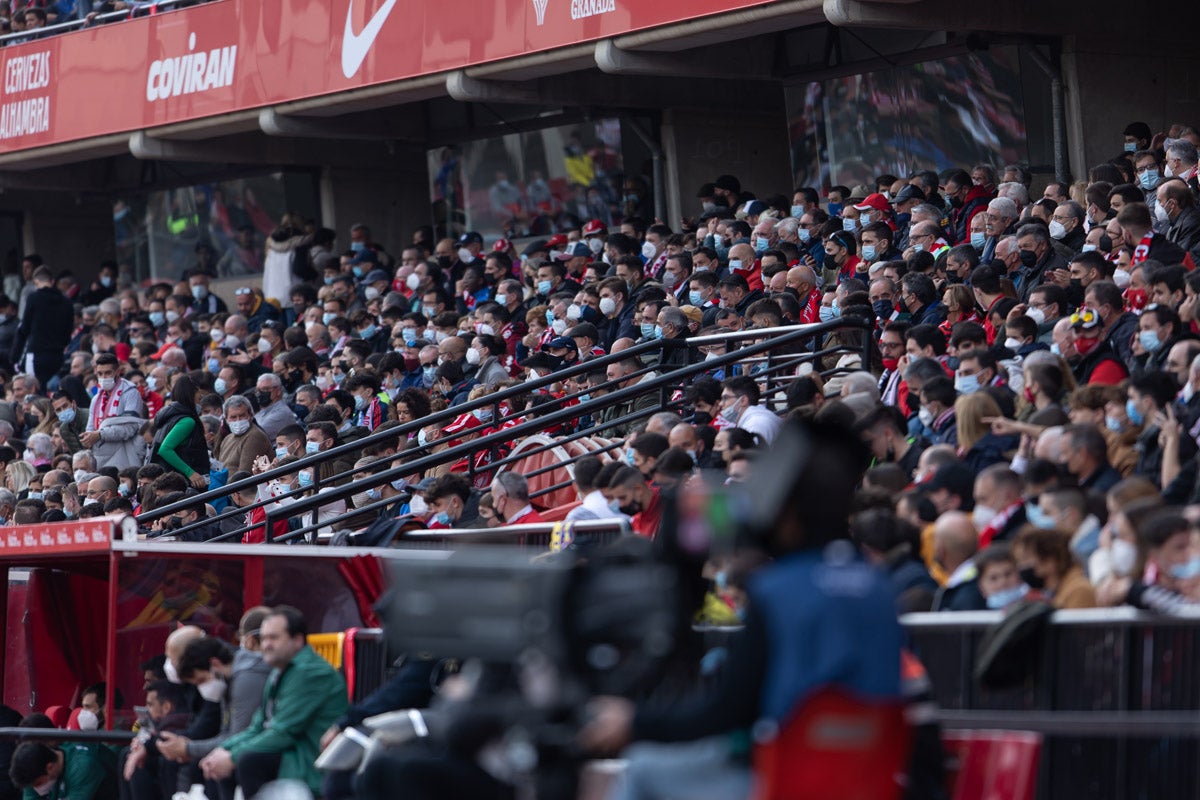 Fotos: Encuéntrate en la grada de Los Cármenes en el Granada-Villarreal