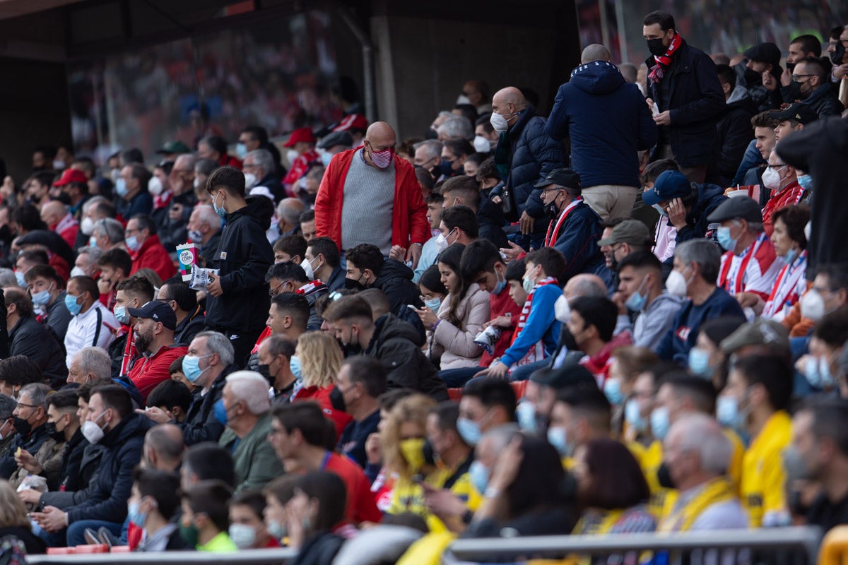 Fotos: Encuéntrate en la grada de Los Cármenes en el Granada-Villarreal