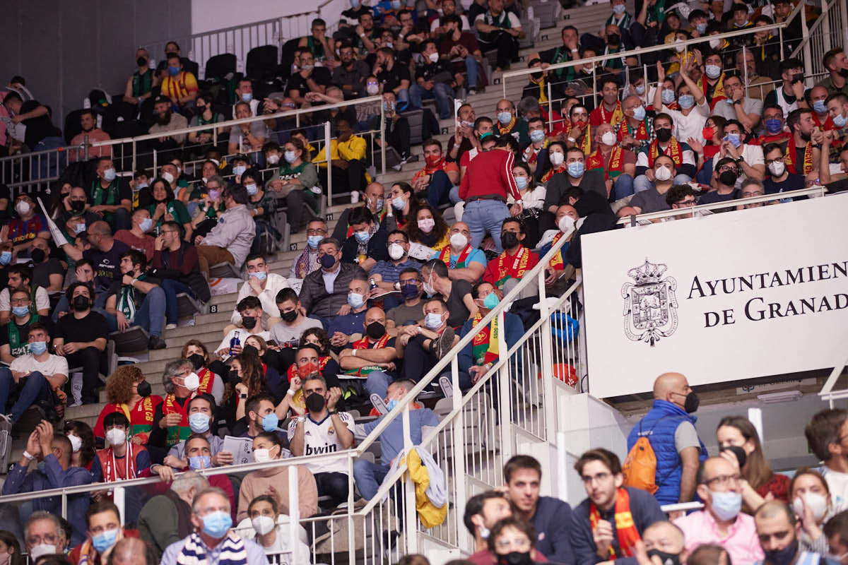 ¿Has estado viendo in situ el gran clásico del basket en Granada? Aquí puedes verte en tu localidad