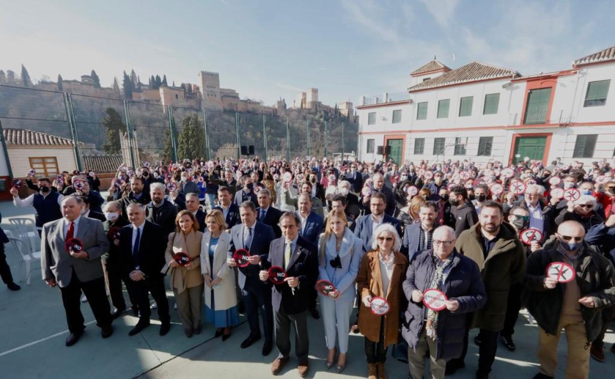 Más de 300 empresarios protestan en Granada por el «ninguneo» al que se somete a la provincia. 