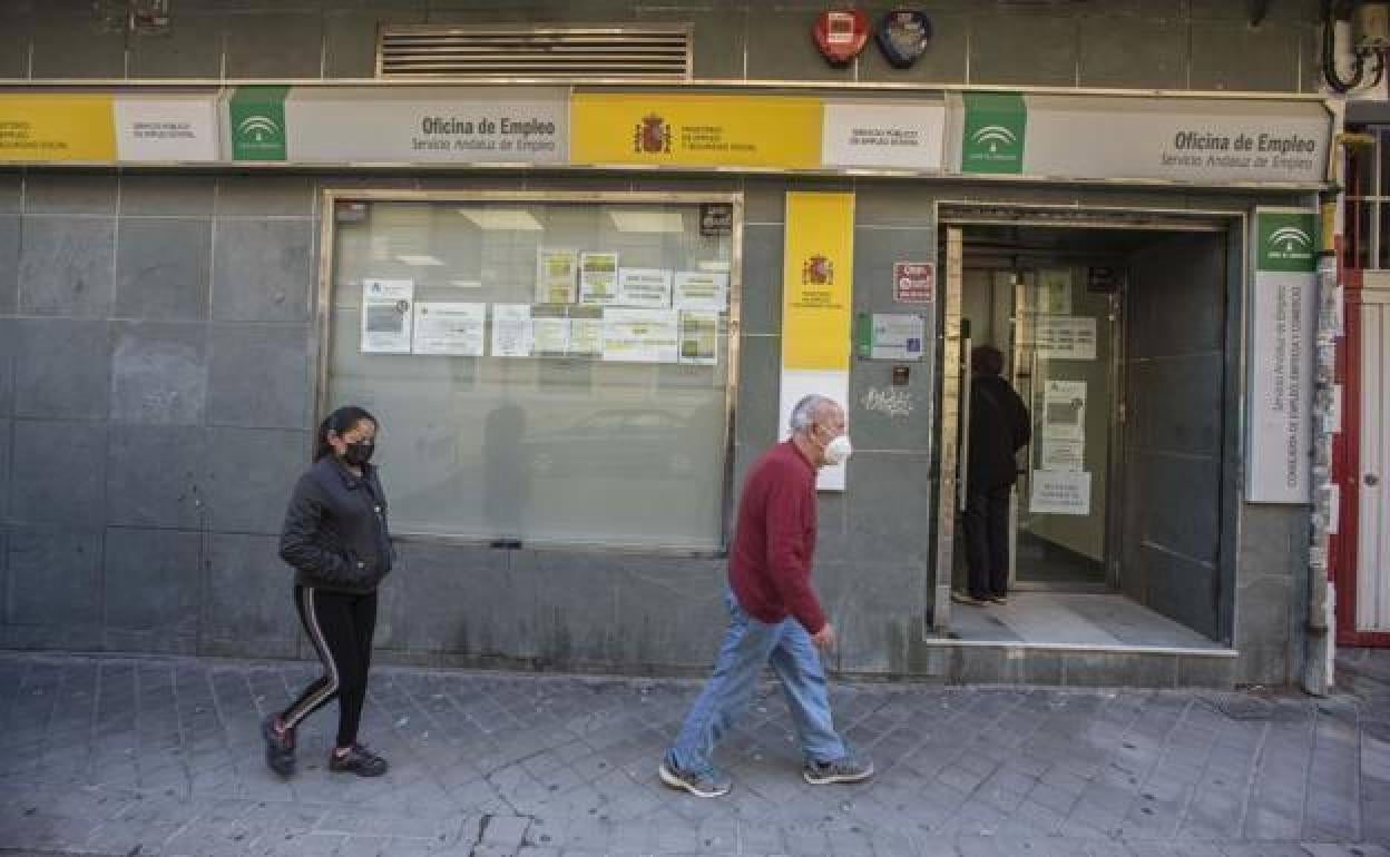 Nueva ayuda del SEPE: 451 euros para mayores de 45 años | Ideal