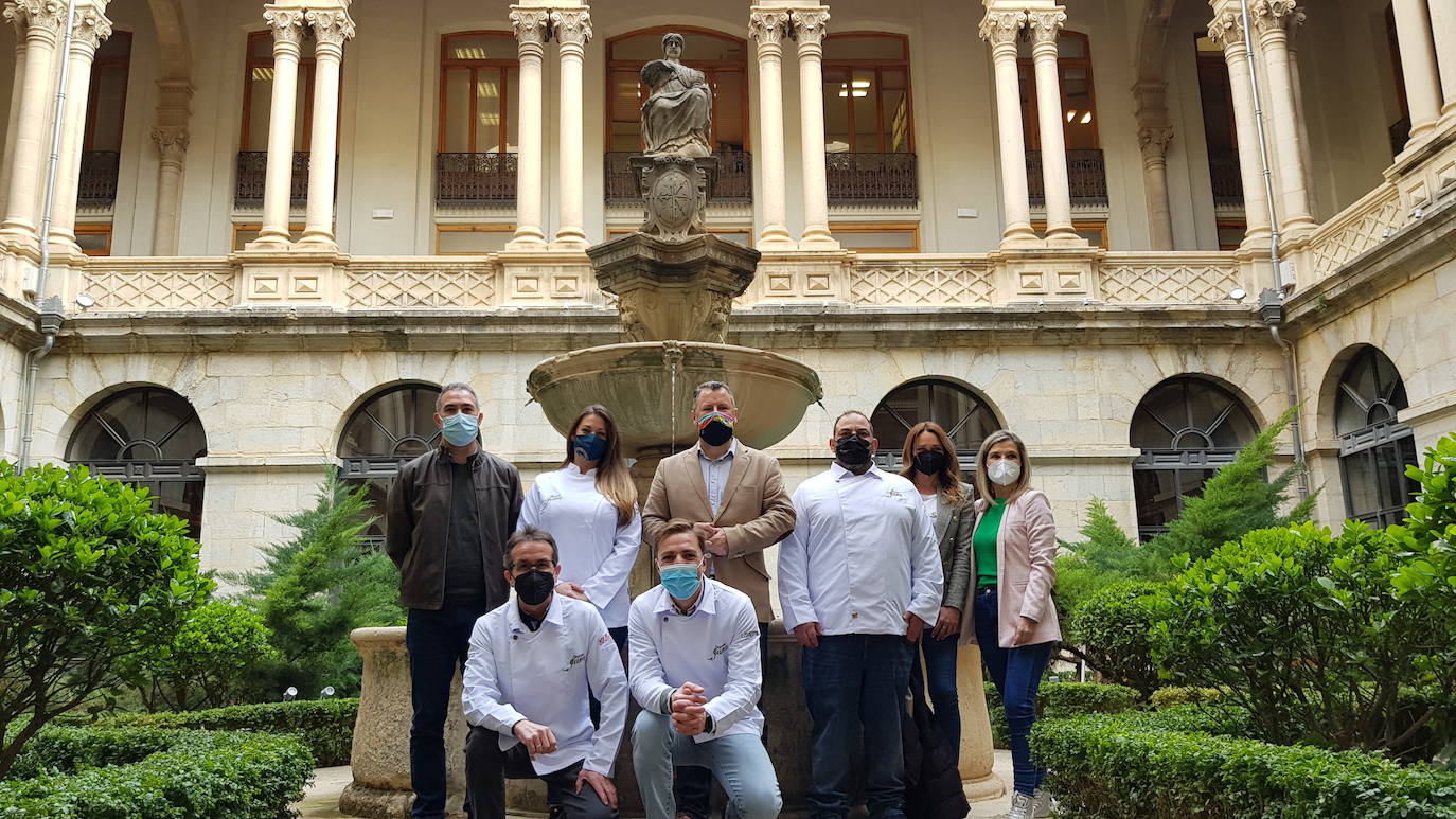 Organizadores participantes en la presentación de las jornadas. 