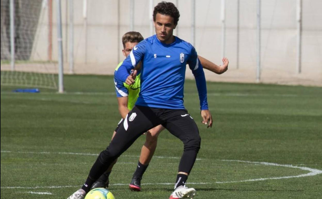 Luis Milla, en el entrenamiento de este miércoles. 