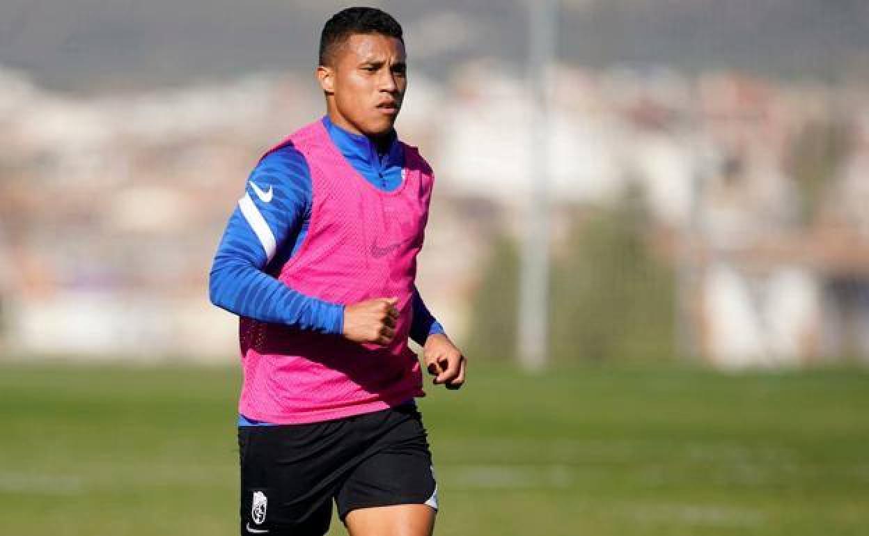 Darwin Machís corretea en un entrenamiento anterior. 