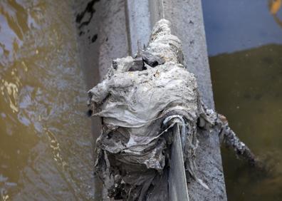 Imagen secundaria 1 - Las toallitas húmedas invaden las alcantarillas de Granada: retiran más de 200 toneladas en un año