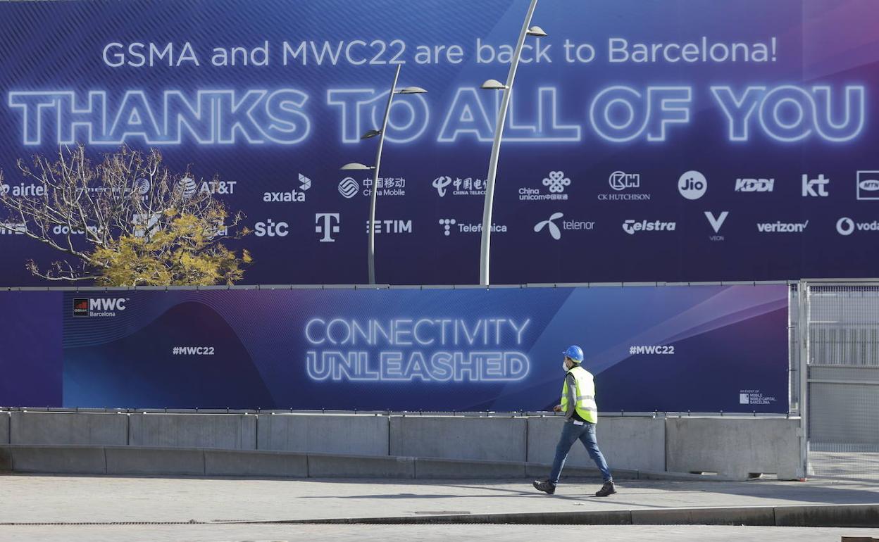 Trabajos de preparación para la apertura del Mobile en Barcelona. 