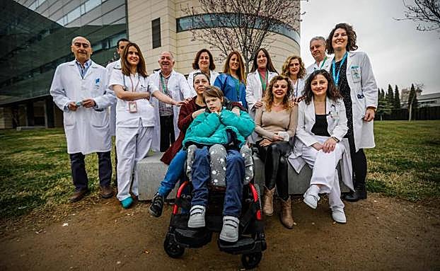 Parte del equipo multidisciplinar que atiende en el Clínico San Cecilio a las personas con enfermedades raras. 