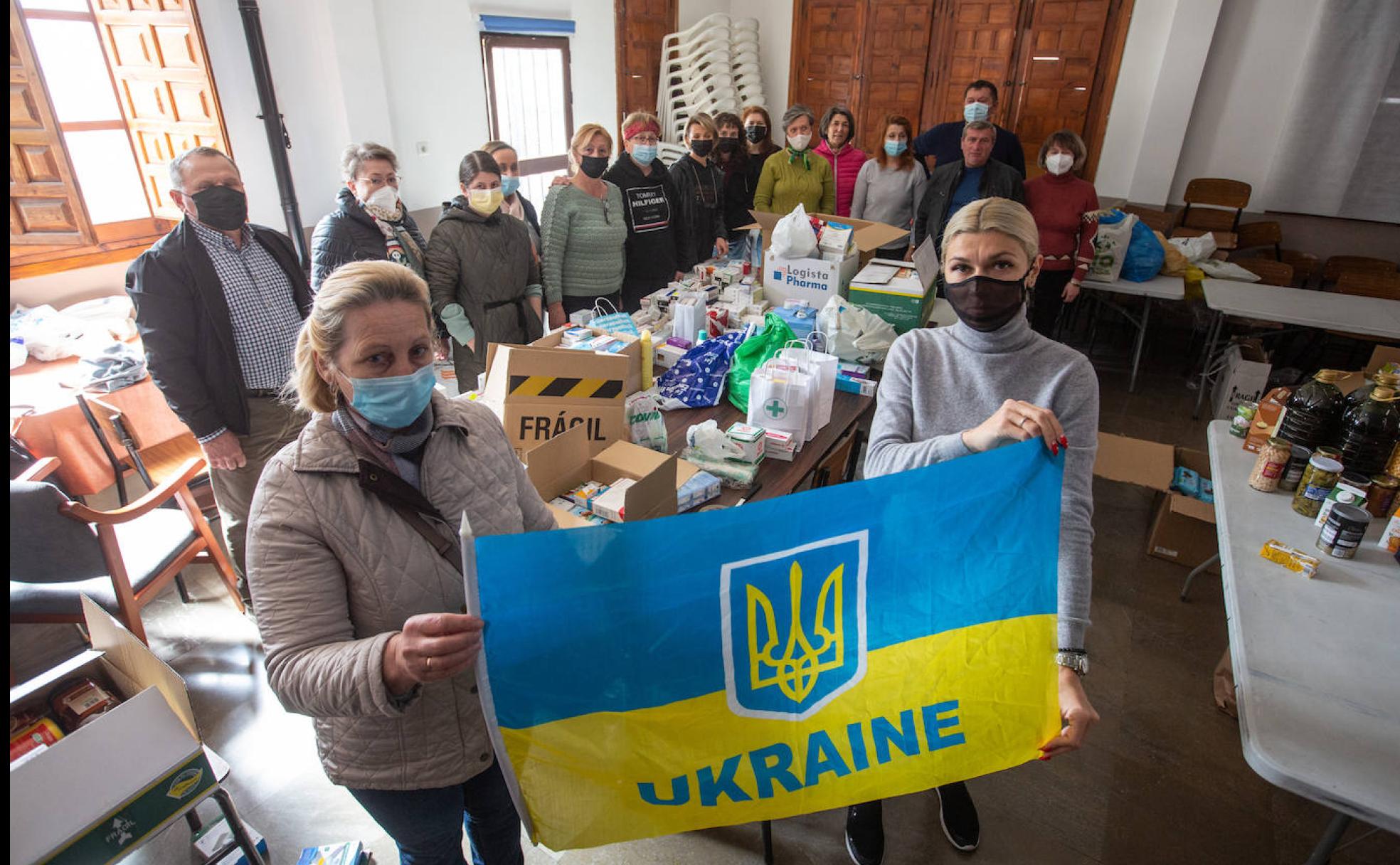 La comunidad ucraniana en Granada se ha movilizado para enviar alimentos y comida a su país. 
