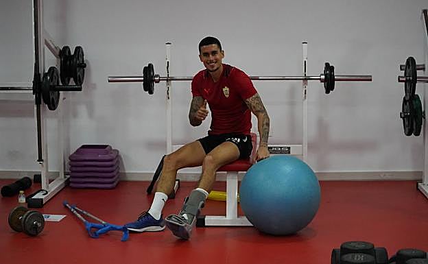 Imagen principal - Chumi en el gimmasio del Estadio de los Juegos Mediterráneos. 