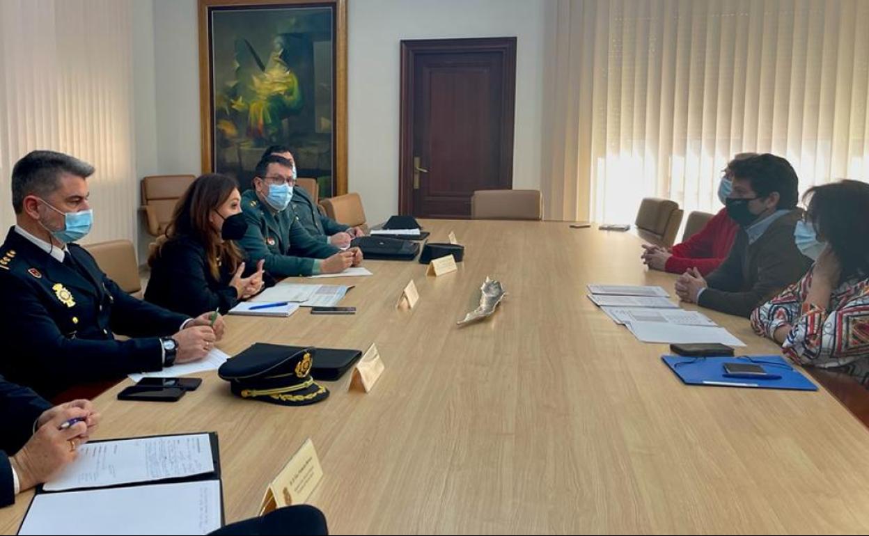 Reunión mantenida con los colectivos de estancos en la Subdelegación de Jaén. 