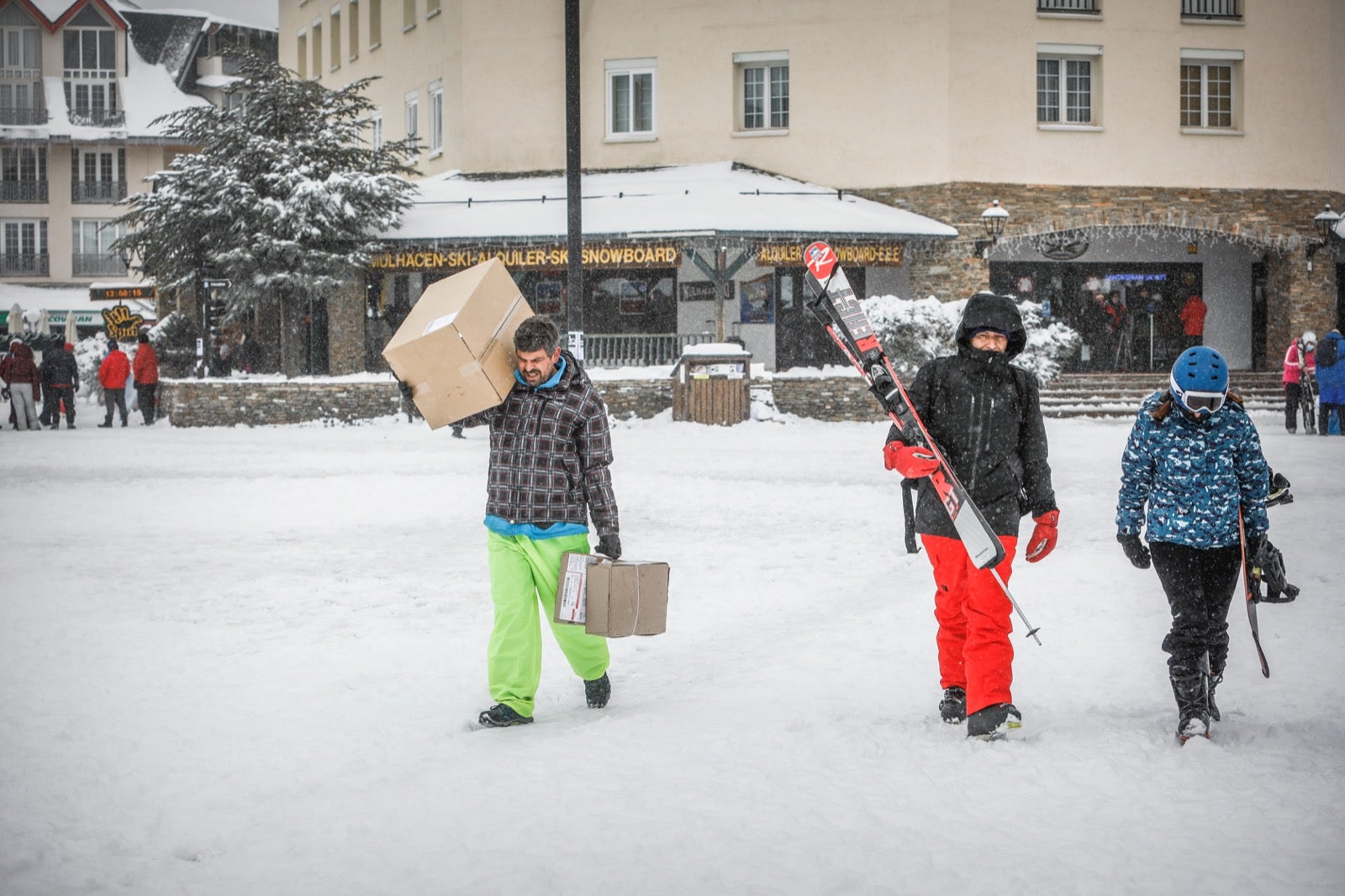 La copiosa nevada en la estación ha dejado estampas muy invernales y esperadas