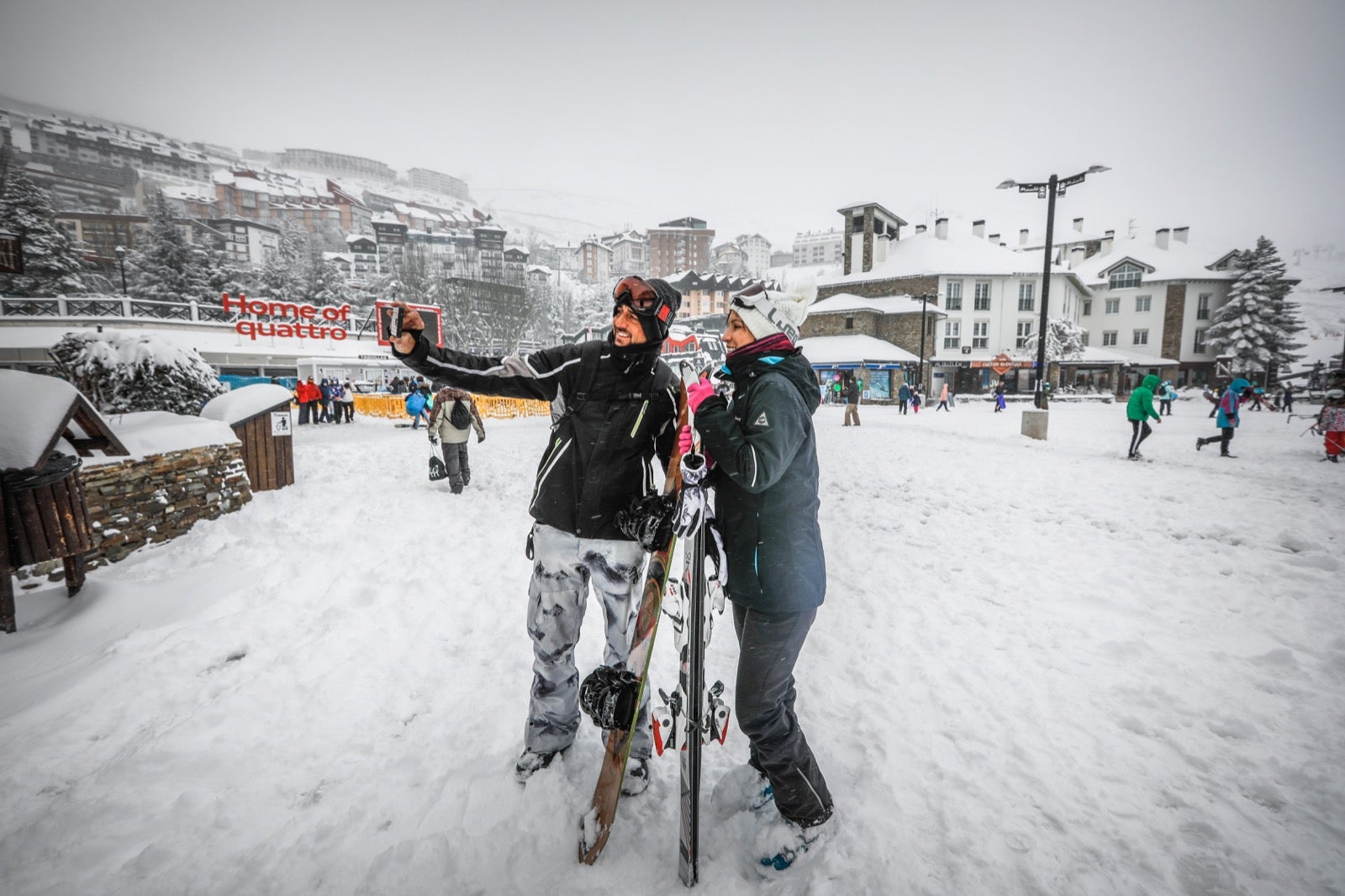 La copiosa nevada en la estación ha dejado estampas muy invernales y esperadas