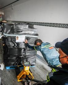 Imagen secundaria 2 - Dos camiones llenos de medicinas, comida y esperanza parten de Granada hacia Ucrania