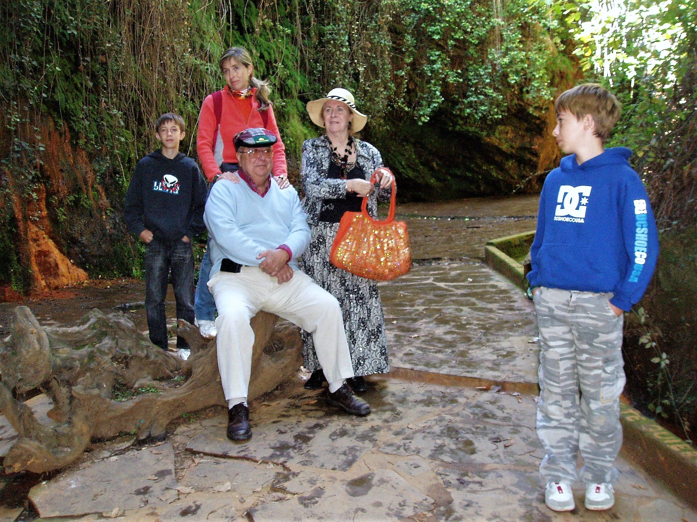 Remedios Nieto y parte de su familia en Pórtugos