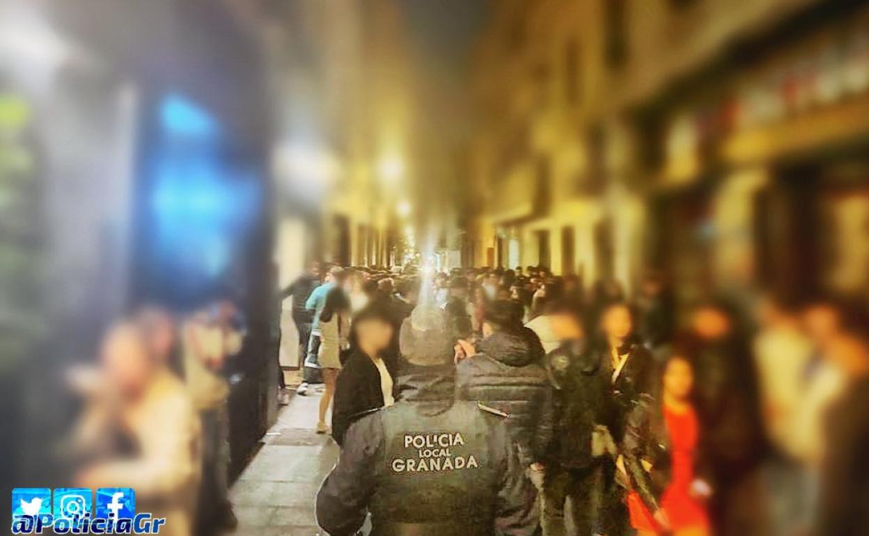 La calle Buensuceso llena de menores a los que estaban vendiendo alcohol.