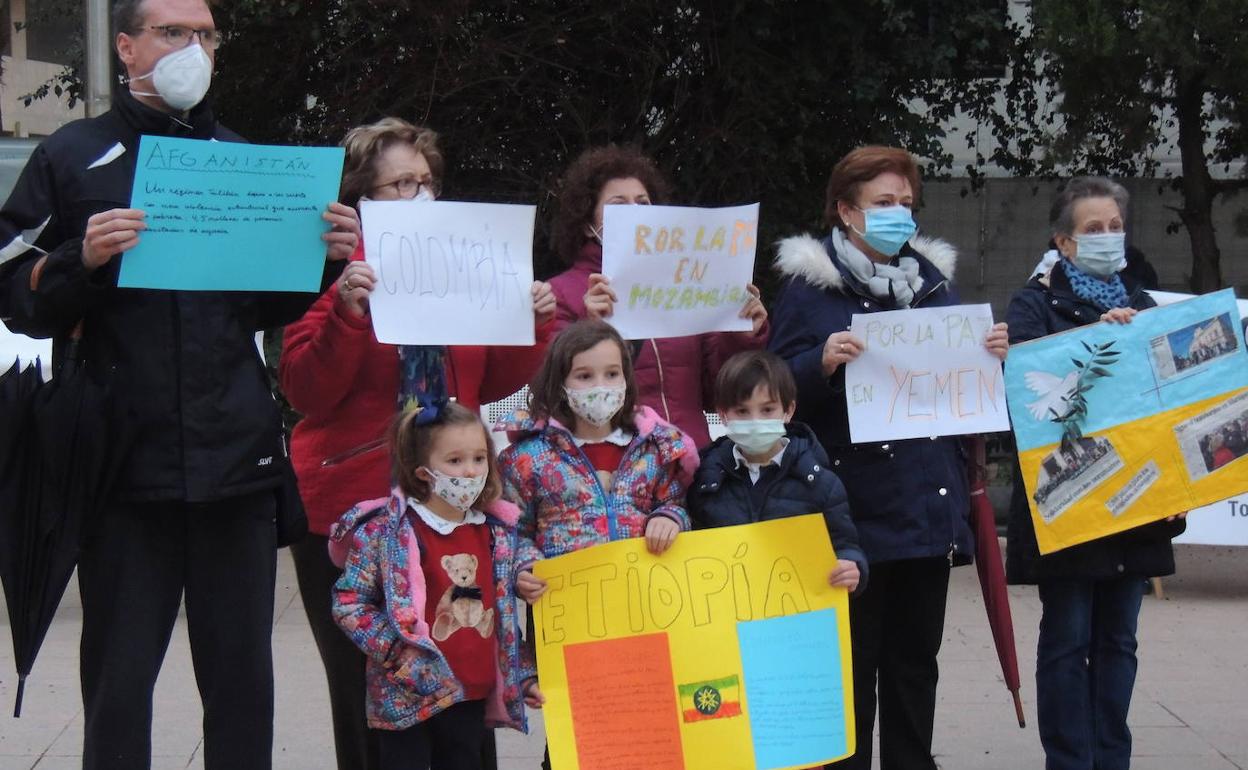 Círculo contra las guerras, organizado por la Red Jaén Ciudad Abierta. 