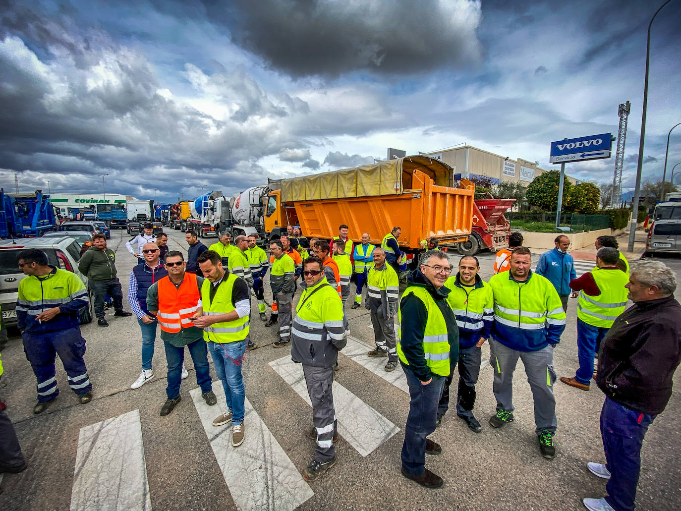 El paro del transporte afecta a la ganadería y deja toneladas de verduras almacenadas