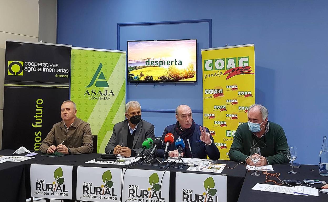 3.000 agricultores y ganaderos granadinos marcharán a Madrid a la gran manifestación del 20M