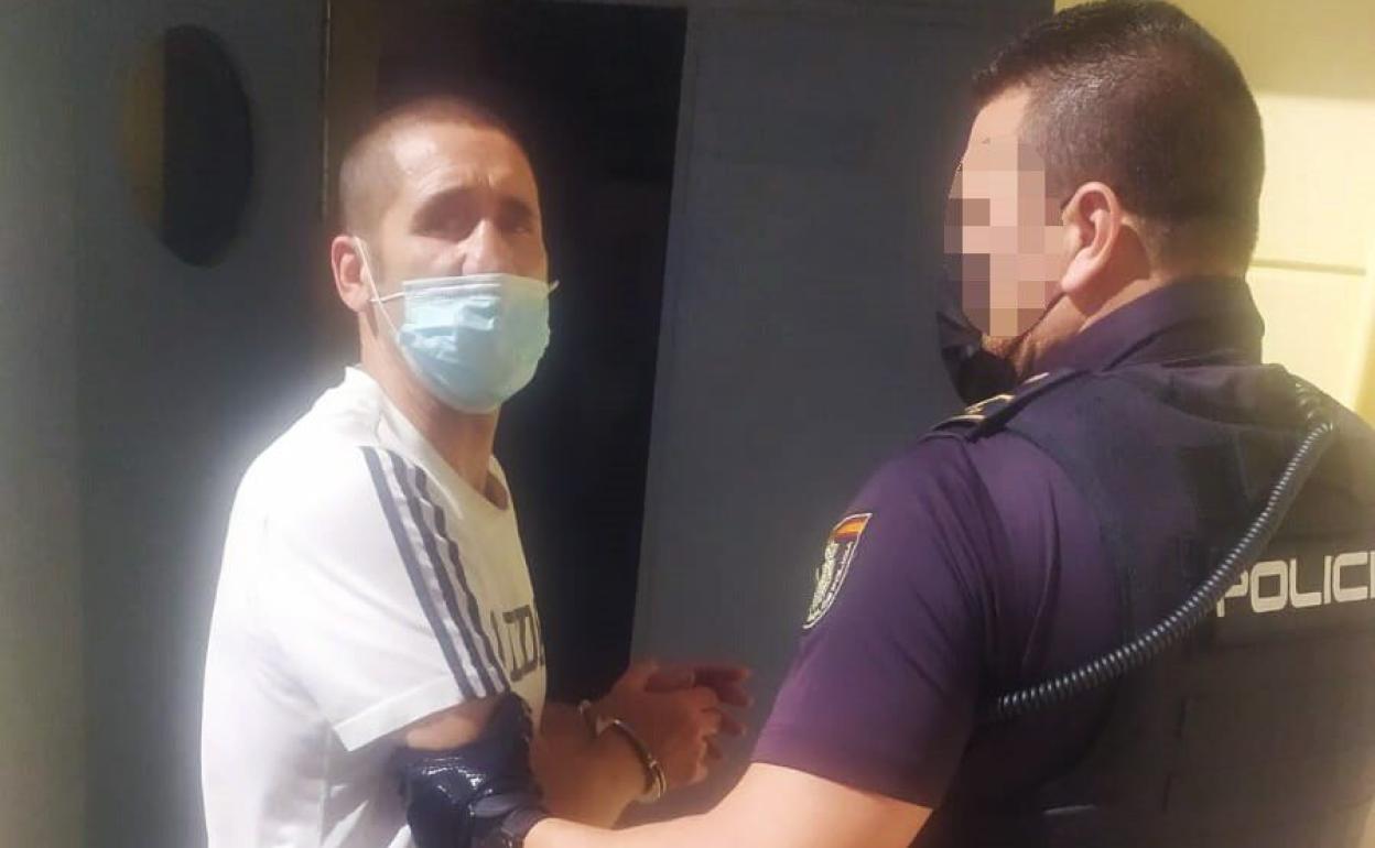 El exboxeador Poli Díaz, durante su detención.