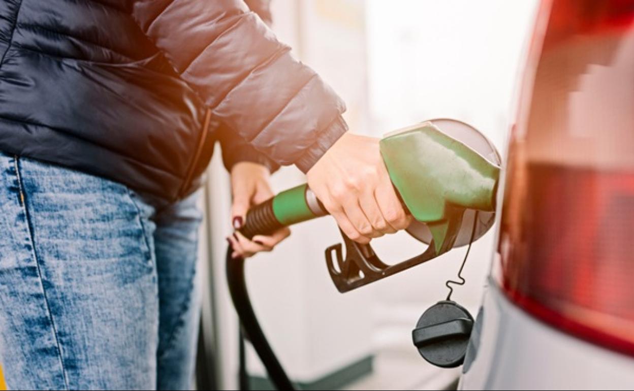 ¿Cuál sería el precio de la gasolina y el diésel si no tuvieran impuestos?