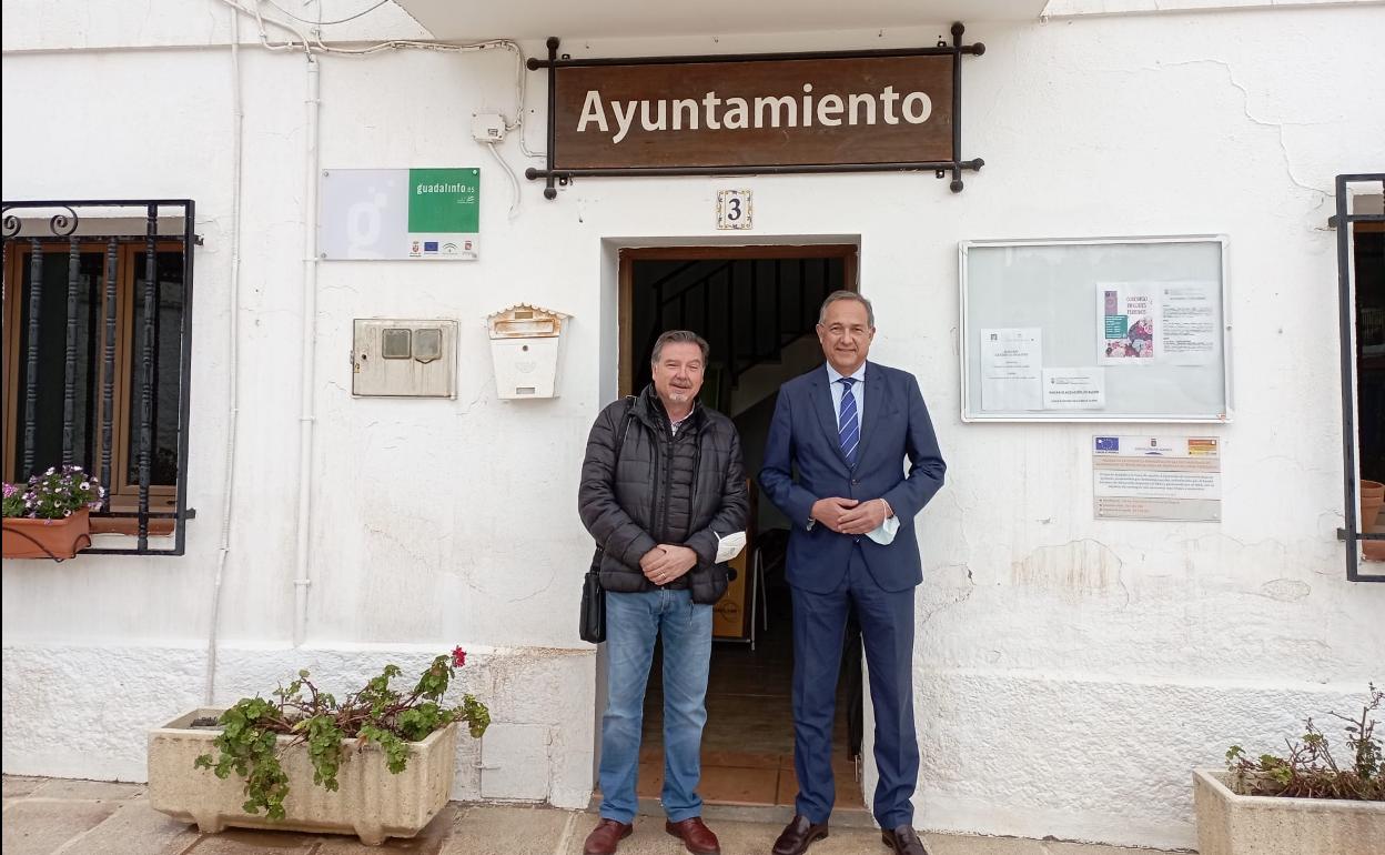 Juan Manuel Sánchez y Vicente García Egea, ayer en Alcudia de Monteagud..