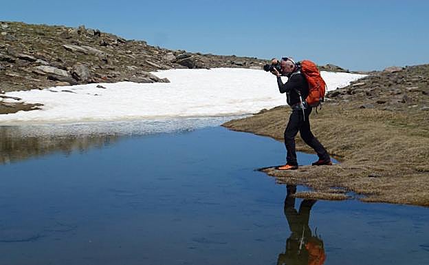 Ríos, disparando en la Sierra. 