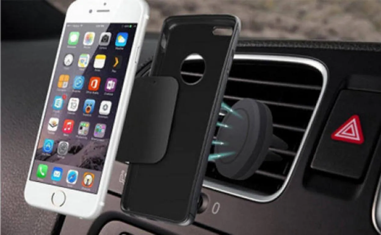 Estos son los únicos soportes para móviles que puedes llevar en el coche,  según la DGT