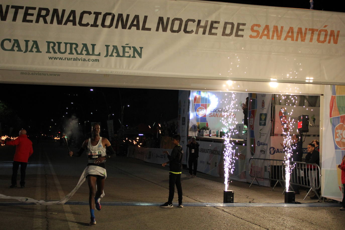 Ambiente en las calles de Jaén durante la carrera de San Antón