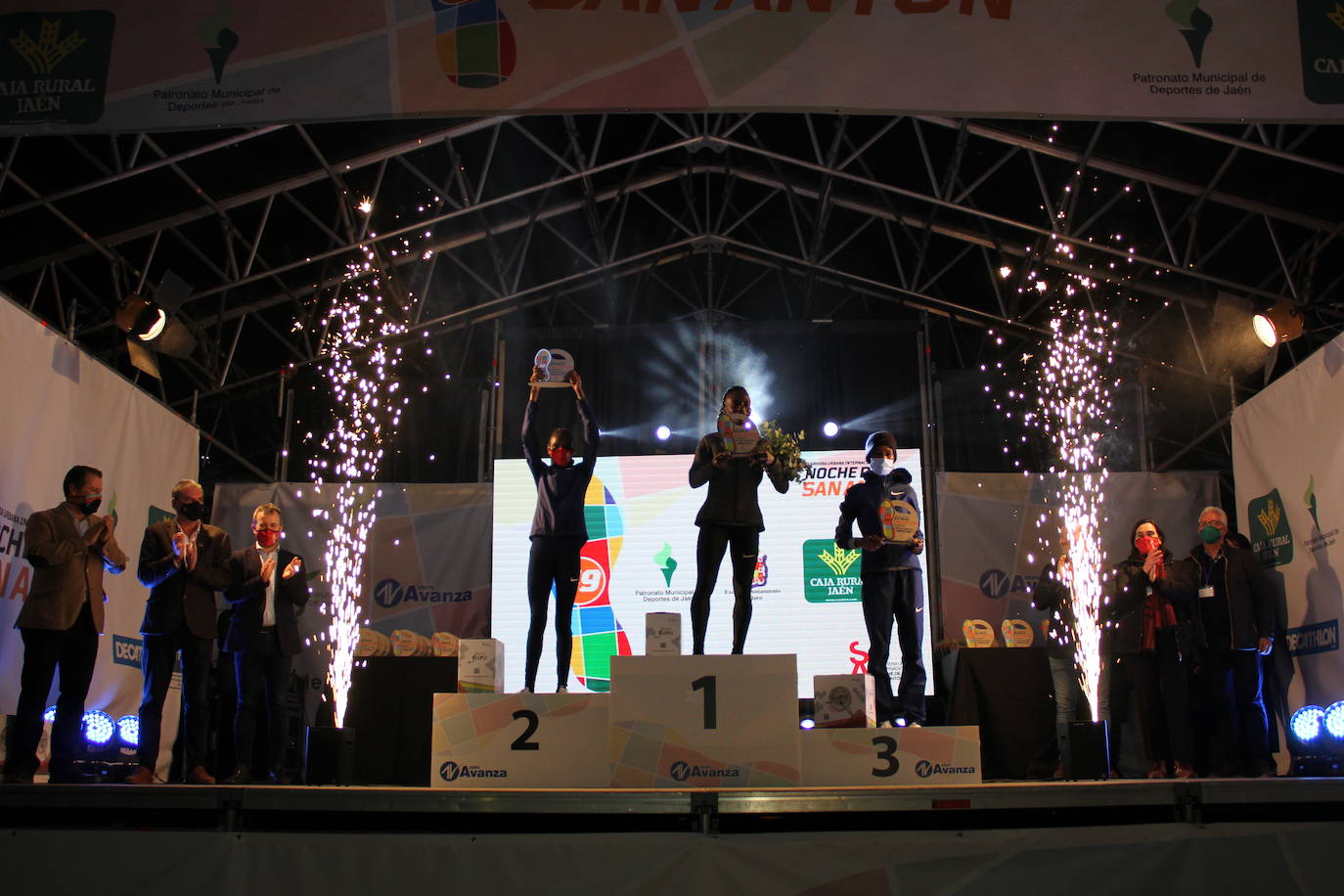 Ambiente en las calles de Jaén durante la carrera de San Antón