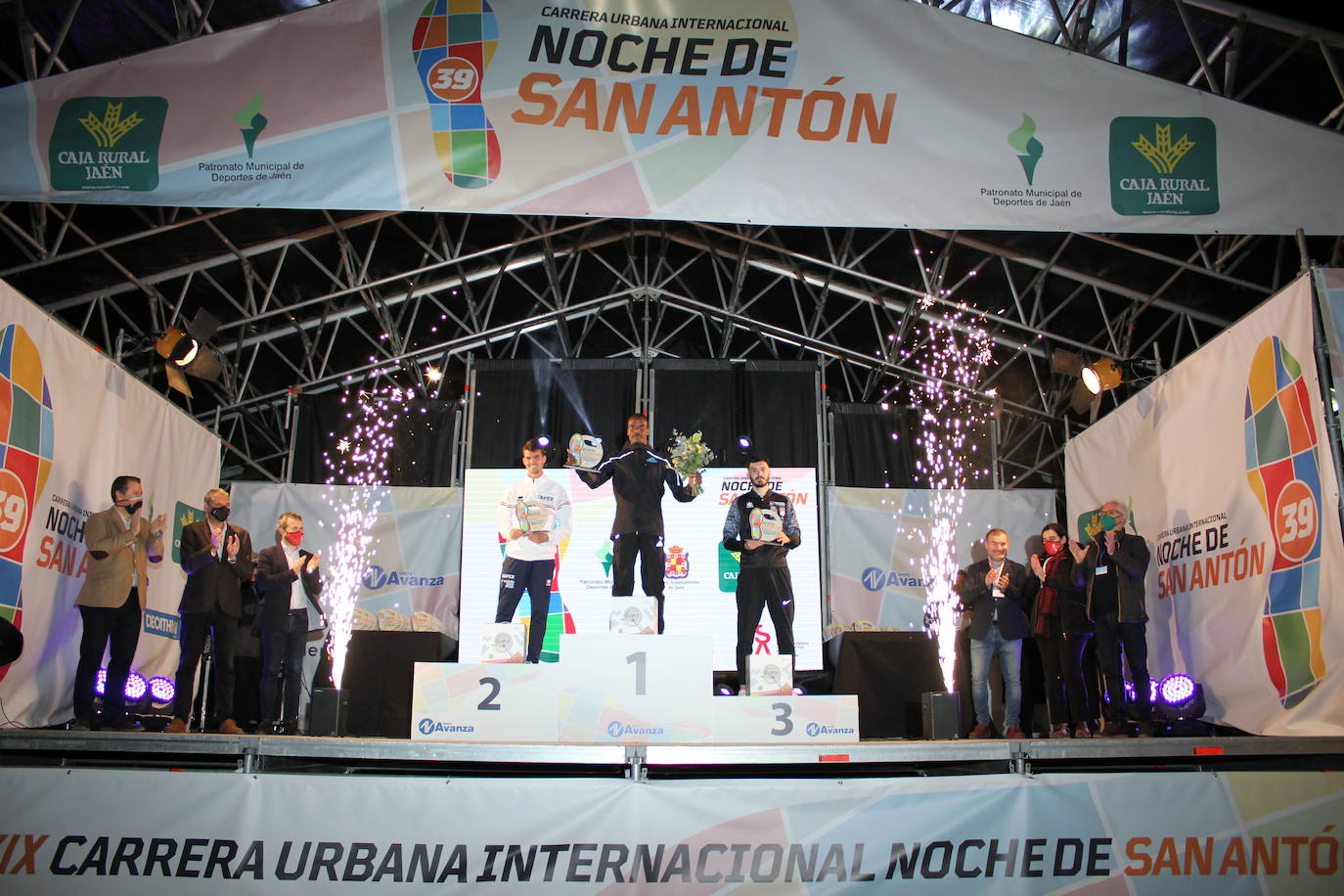 Ambiente en las calles de Jaén durante la carrera de San Antón